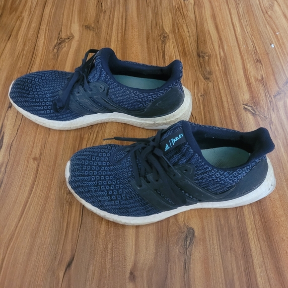 Adidas Ultraboosts women's size 7 - Picture 3 of 5